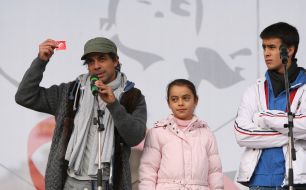 Valid Arfush with daughter