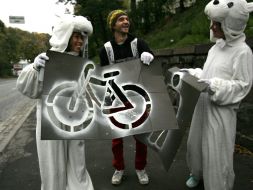 A bicyclist holds the sign of bicycle path