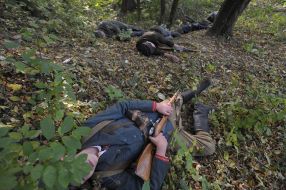 Участники реконструкции боя