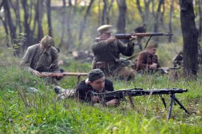 Участники реконструкции боя