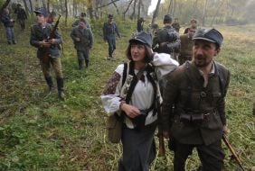 Участники реконструкции боя