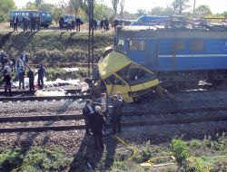 Employees of urgent services in place of accident