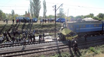 Employees of urgent services in place of accident