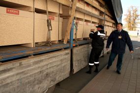 Frontiersman inspects cargo