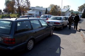 Cars on the Ukrainian-Hungarian border