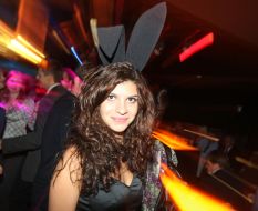 Дівчина в костюмі Playboy Bunny