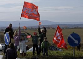 Children with flags of the Party ”UDAR”