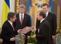 Viktor Yanukovich, Ravil Safiullin, Daniel Caron and Stephen Harper