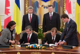 Viktor Yanukovich, Ravil Safiullin, Daniel Caron and Stephen Harper