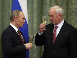 Nikolay Azarov and Vladimir Putin