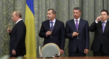 Vladimir Putin, Yuriy Boyko, Konstantin Yefimenko and Andrey Klyuev