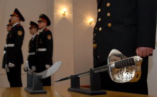 Сабля Богдана Хмельницкого и почетный меч от Королевы Елизаветы ІІ
