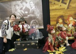 Inna Ivasyuk near puppets magodz