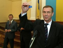 Vladimir Fedorenko presents examples of commemorative coins