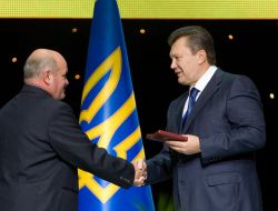 Viktor Yanukovych presents state awards
