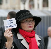 Sheet with inscription ”Hurvits is our mayor!”