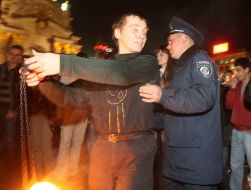 Participant of the fire show and employee of militia