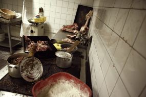 Meat on a roasting pan