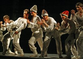 Performance ”Fairy-tale about a man of motley, who played a joke on seven men of motley”