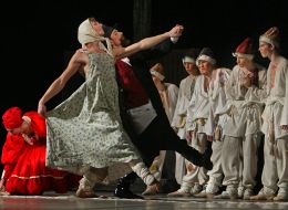 Performance ”Fairy-tale about a man of motley, who played a joke on seven men of motley”