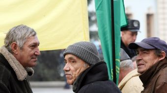 Participants of the picketing of Ukrainian Parliament
