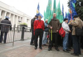 Participants of the picketing of Ukrainian Parliament