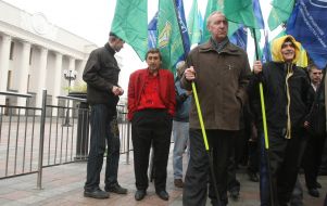 Participants of the picketing of Ukrainian Parliament