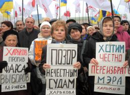 Participants of the mass meeting in support of Avakov