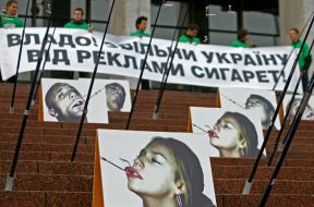 Fishing rods and photos of smokers