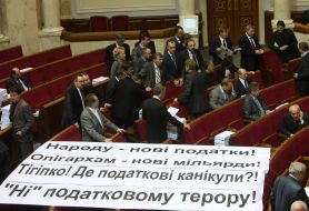 A placard  in the hall of Ukrainian parliament’s session