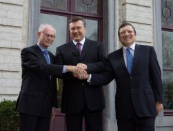 Viktor Yanukovich, Herman Van Rompuy and Jose Manuel Barrosu