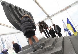 Monument shot Jews ”Menora”