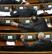 Народні депутати голосують