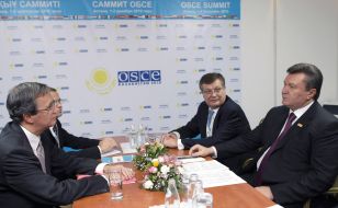 Марк Перрін де Брішамбо, Віктор Янукович і Костянтин Грищенко