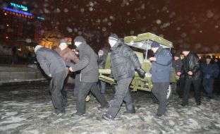 Демонтаж палаточного городка на Майдане Незалежности