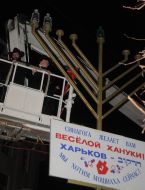 Moishe Moskovich lights lamps on the minor