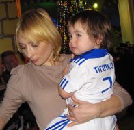 Viktoriya Tigipko with son