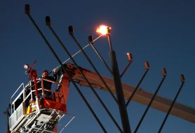 Vadim Rabinovich lights the candles on the minor