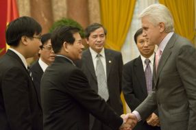 Vladimir Litvin and Nguyen Minh Triet