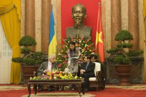 Vladimir Litvin and Nguyen Minh Triet