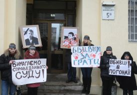 Студенти біля районного суду