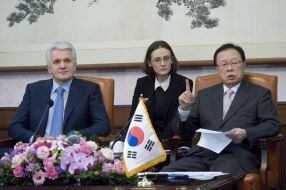 Vladimir Litvin and Pak Hi Te