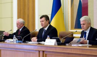 Nikolay Azarov, Viktor Yanukovich and Vladimir Litvin