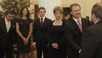 Олександр Попов та Олесь Довгий з дружинами