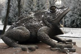Monument to the toad