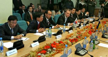 Chung Mong-Hook and Lee Yo Song