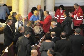 Doctors in the hall of Ukrainian parliament