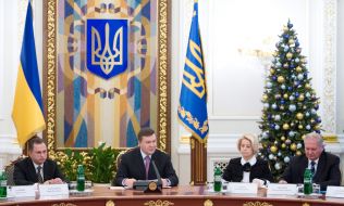 Boris Kolesnikov, Viktor Yanukovich, Anna German and Viktor Tihonov