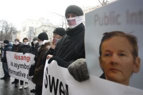 Picket in support of the founder of Wikileaks near the embassy of Sweden