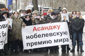 Picket in support of the founder of Wikileaks near the embassy of Sweden